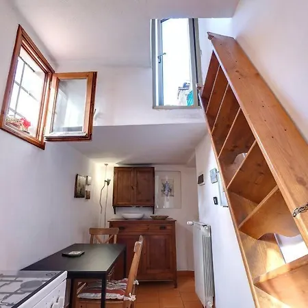 Pepi With Terrace Apartment