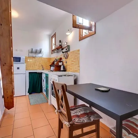 Pepi With Terrace Apartment *