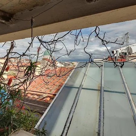 Pepi With Terrace Apartment *